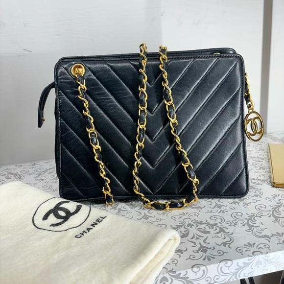Chanel chevron stitch Lambskin Crossbody Bag with Dust Bag and Card. - Picture 3 of 10